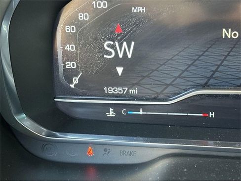 Used 2024 GMC Yukon XL AT4 w/ Technology Package image 11