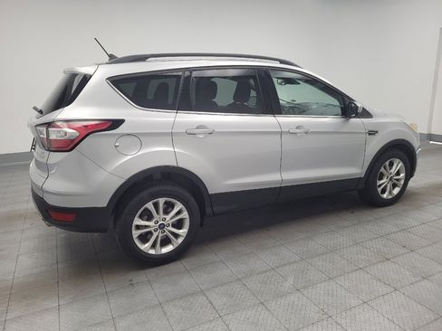 Used 2018 Ford Escape SE w/ Ford Safe & Smart Package FWD image 10