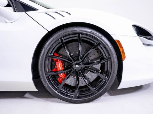 Used 2023 McLaren Artura image 15