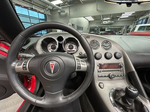 Used 2006 Pontiac Solstice Convertible w/ Premium Package RWD image 6