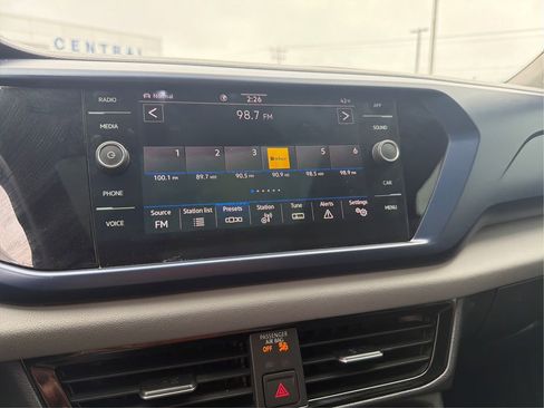 Certified 2023 Volkswagen Taos SE w/ Panoramic Sunroof Package image 16