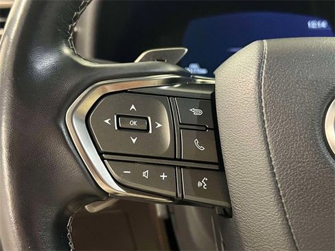 Used 2023 Lexus LX 600 4WD w/ Luxury Package image 23