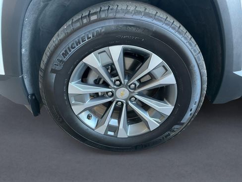 Used 2025 Chevrolet Equinox LT w/ Convenience Package II AWD/4WD image 9