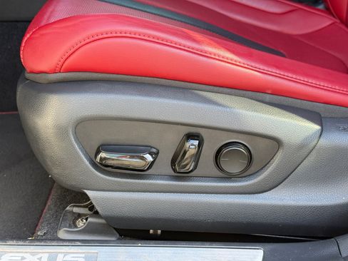 Used 2019 Lexus UX 200 image 12