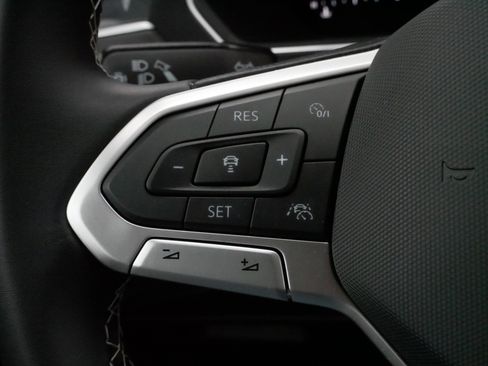 Certified 2024 Volkswagen Tiguan SE image 25