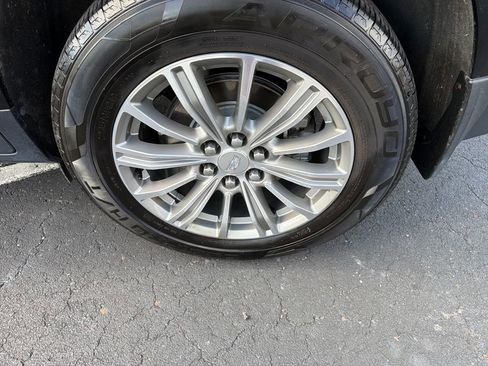Used 2019 Cadillac XT5 Luxury AWD/4WD image 17