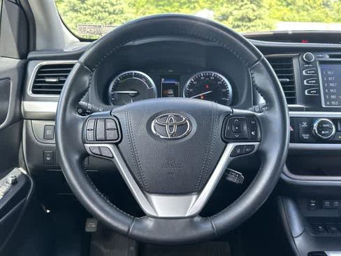 Used 2019 Toyota Highlander XLE AWD/4WD image 8