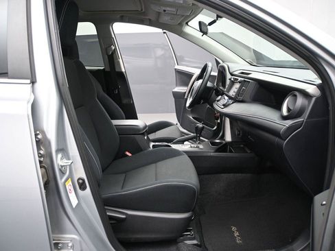 Used 2016 Toyota RAV4 XLE AWD/4WD image 17