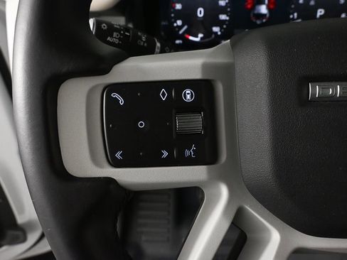 Used 2024 Land Rover Defender 110 X-Dynamic SE image 9