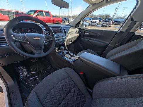 Used 2024 Chevrolet Equinox LT image 2