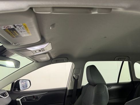 Used 2025 Toyota RAV4 LE AWD/4WD image 22