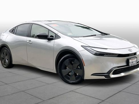 Certified 2025 Toyota Prius Plug-In Hybrid image 2