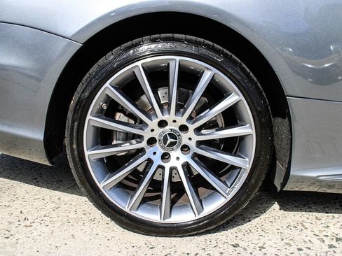 Used 2018 Mercedes-Benz SL 550 image 40