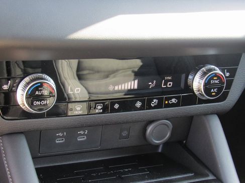 New 2025 Mitsubishi Outlander SE image 20