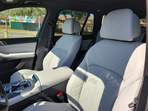 New 2026 BMW X5 xDrive50e image 17