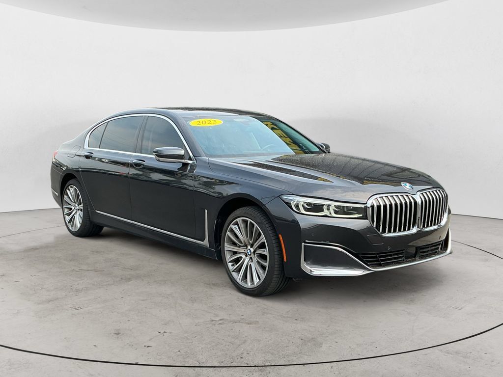 Used 2022 BMW 750i xDrive w/ Luxury Rear Seating Package AWD/4WD image 3