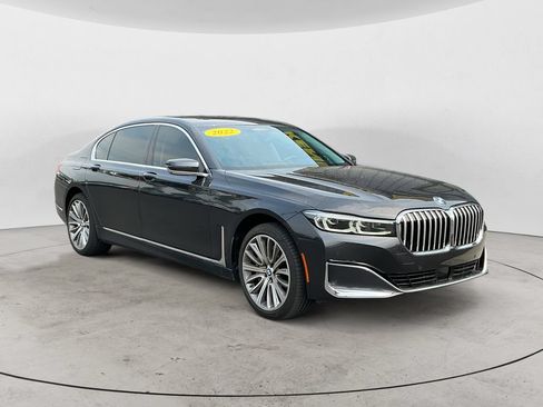 Used 2022 BMW 750i xDrive w/ Luxury Rear Seating Package AWD/4WD image 3