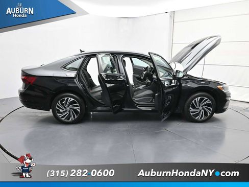 Used 2020 Volkswagen Jetta SEL image 37