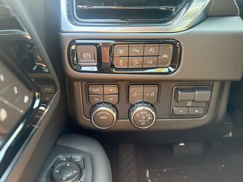 New 2026 GMC Yukon XL Elevation w/ Elevation Premium Package AWD/4WD image 18