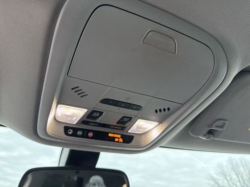 Used 2020 Buick Enclave Essence image 32