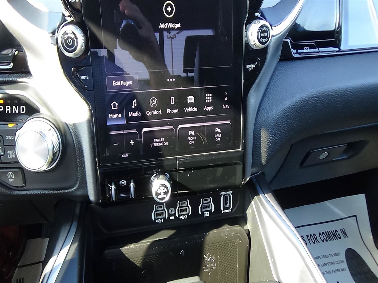 Used 2025 RAM 1500 Laramie w/ Night Edition AWD/4WD image 31