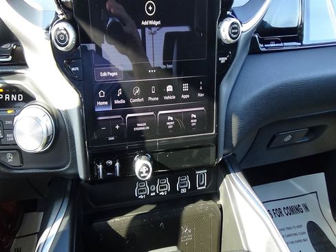 Used 2025 RAM 1500 Laramie w/ Night Edition AWD/4WD image 31