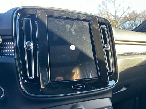 New 2026 Volvo XC40 B5 Ultra w/ Climate Package image 16