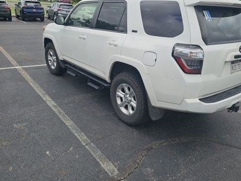 Used 2022 Toyota 4Runner SR5 Premium w/ Moonroof Package AWD/4WD image 2