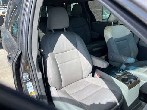 Used 2017 Toyota Sienna XLE AWD/4WD image 22