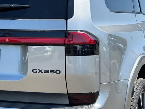 Used 2025 Lexus GX 550 w/ Accessory Package (31) AWD/4WD image 32