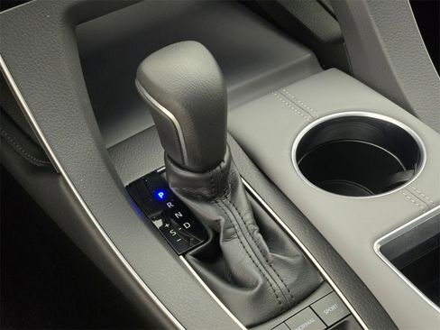 Used 2019 Toyota Avalon XLE image 32