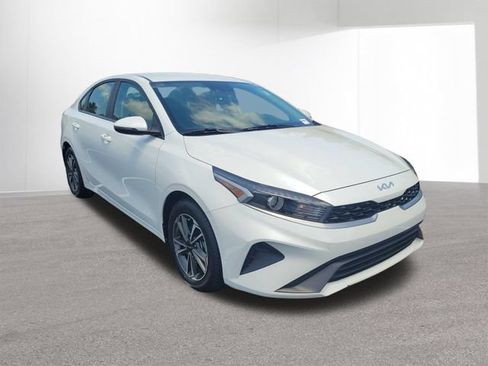 Used 2023 Kia Forte LXS w/ LXS Technology Package FWD image 12
