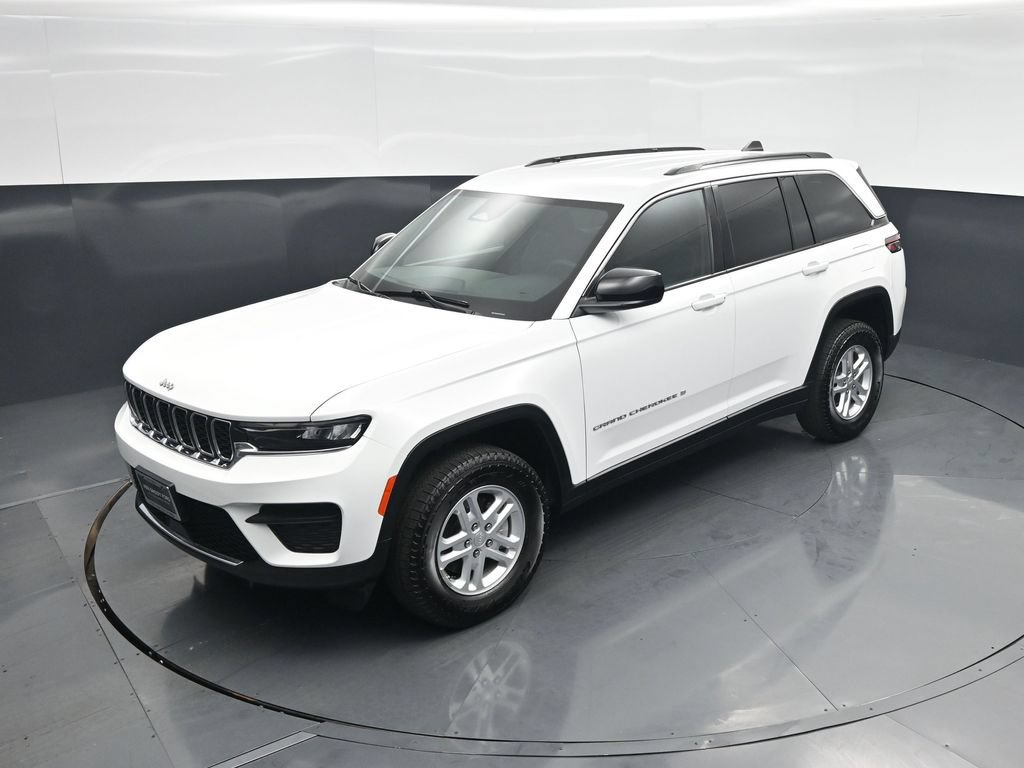 Used 2025 Jeep Grand Cherokee Laredo w/ Luxury Tech Group I AWD/4WD image 33