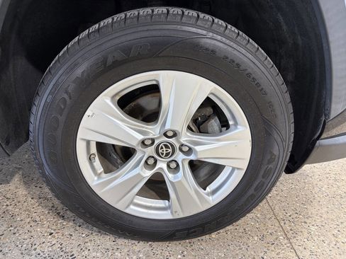 Used 2021 Toyota RAV4 LE image 26