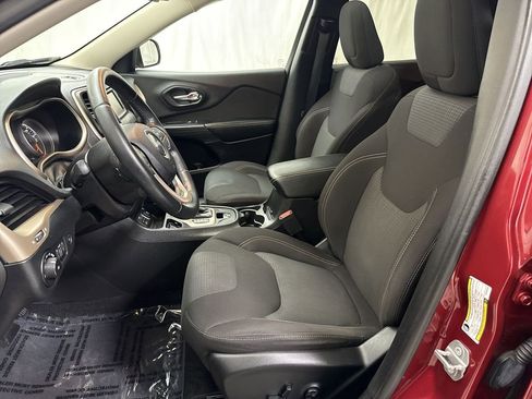 Used 2017 Jeep Cherokee Latitude w/ Comfort/Convenience Group image 8