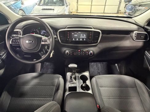 Used 2019 Kia Sorento AWD image 2