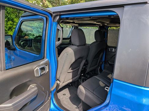 Used 2023 Jeep Gladiator Sport image 19