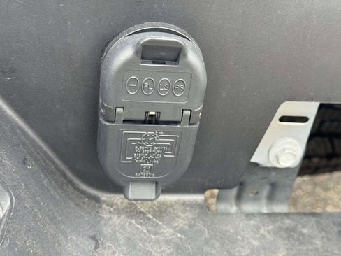 Used 2025 Chevrolet Silverado 1500 W/T image 11