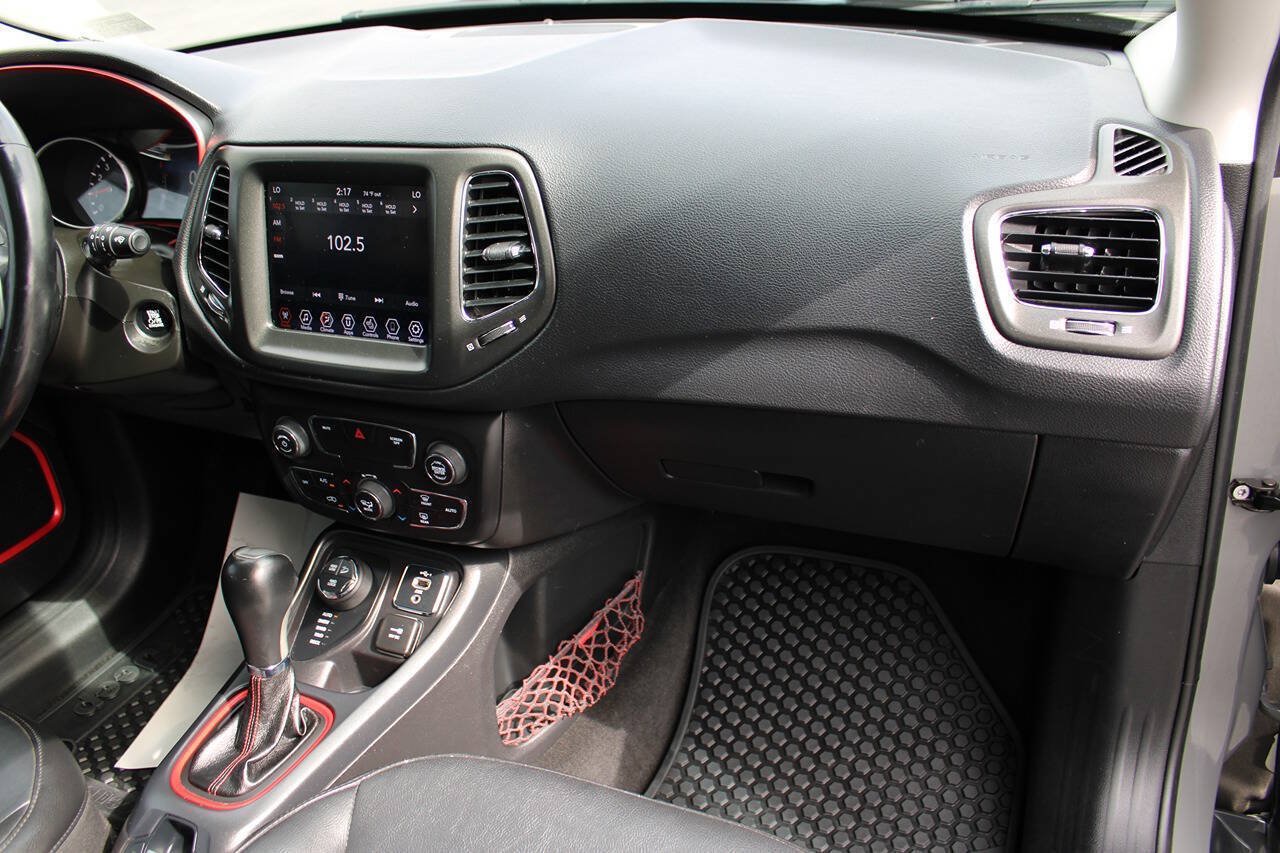Used 2019 Jeep Compass Trailhawk w/ Leather Interior Group AWD/4WD image 45