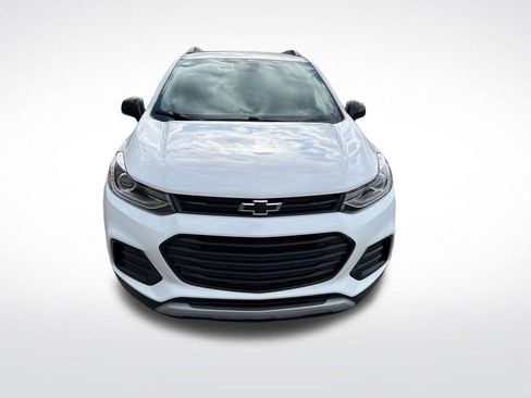 Used 2020 Chevrolet Trax LT w/ Sun & Sound Package FWD image 9