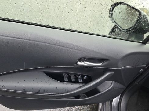 Used 2025 Toyota Corolla SE image 11