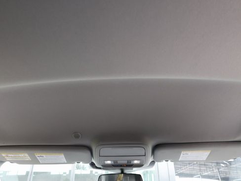 Used 2022 Ford Explorer XLT w/ Equipment Group 202A image 17