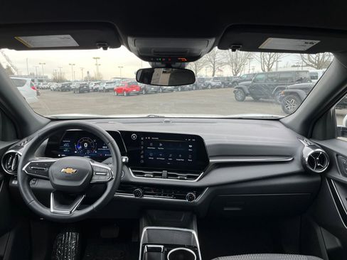 Used 2025 Chevrolet Equinox LT image 32