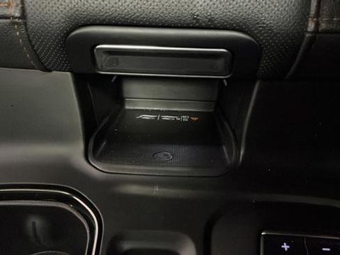 Used 2022 GMC Sierra 1500 AT4 w/ AT4 Premium Package image 17