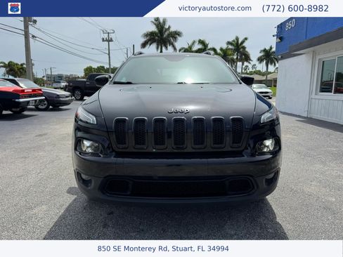 Used 2018 Jeep Cherokee Latitude w/ Altitude Package AWD/4WD image 2