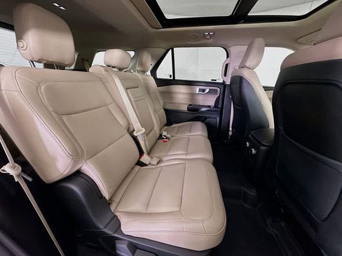 Used 2020 Ford Explorer XLT w/ Equipment Group 202A image 34