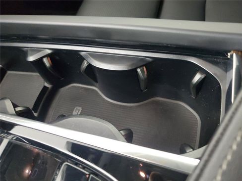 Certified 2023 Volvo XC60 B5 Ultimate w/ Climate Package FWD image 30