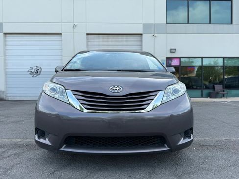 Used 2015 Toyota Sienna LE image 7