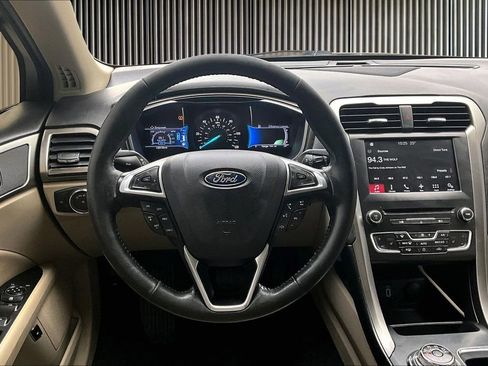 Used 2017 Ford Fusion Energi SE image 6