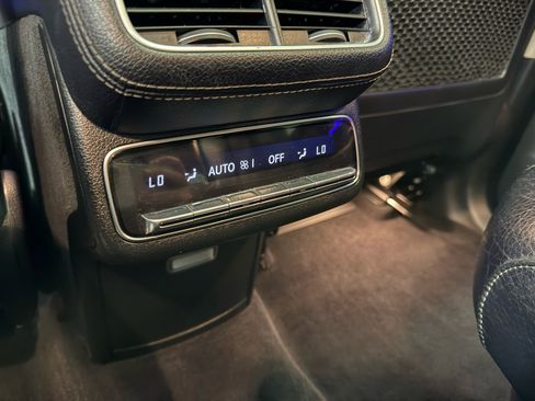 Used 2020 Mercedes-Benz GLS 450 4MATIC image 32